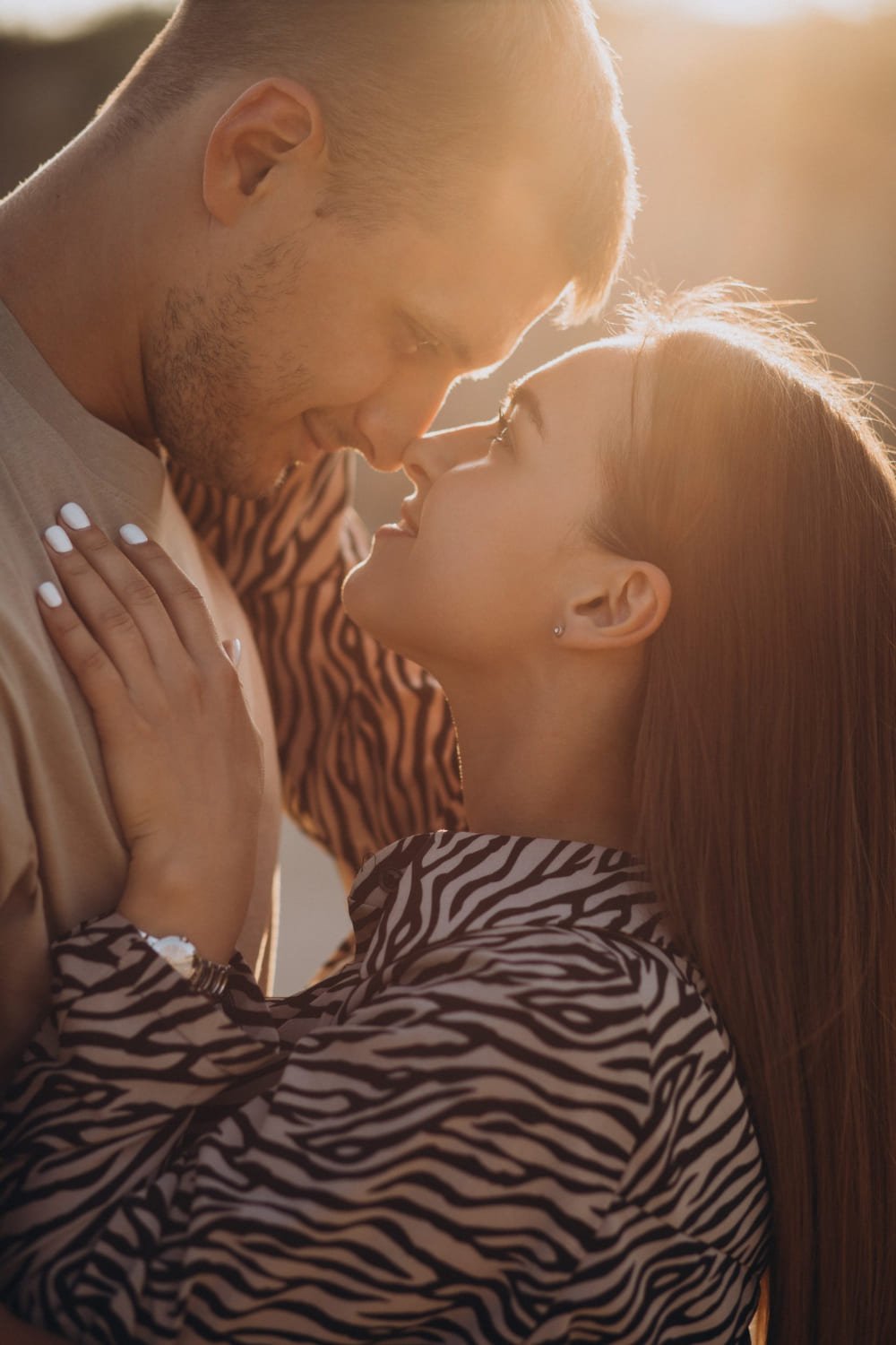 Signification spirituelle d'un baiser qui semblait réel dans un rêve : 7 significations